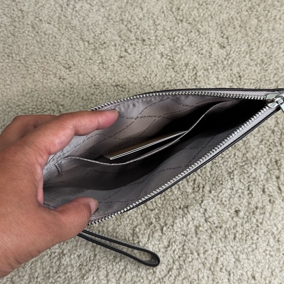 NWT Michael Kors Jet Set Travel Large Studded Metallic Silver Patchwork Wristlet - Picture 6 of 9